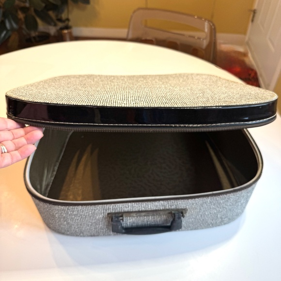 Vintage 60s Blondy travel case, black and white carry-on, hard shell, zipped - Picture 5 of 10